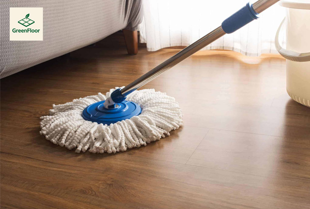 Hướng dẫn lau sàn gỗ sạch bong