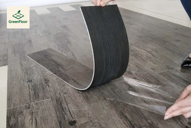 Các bước tháo sàn nhựa giả gỗ đúng cách